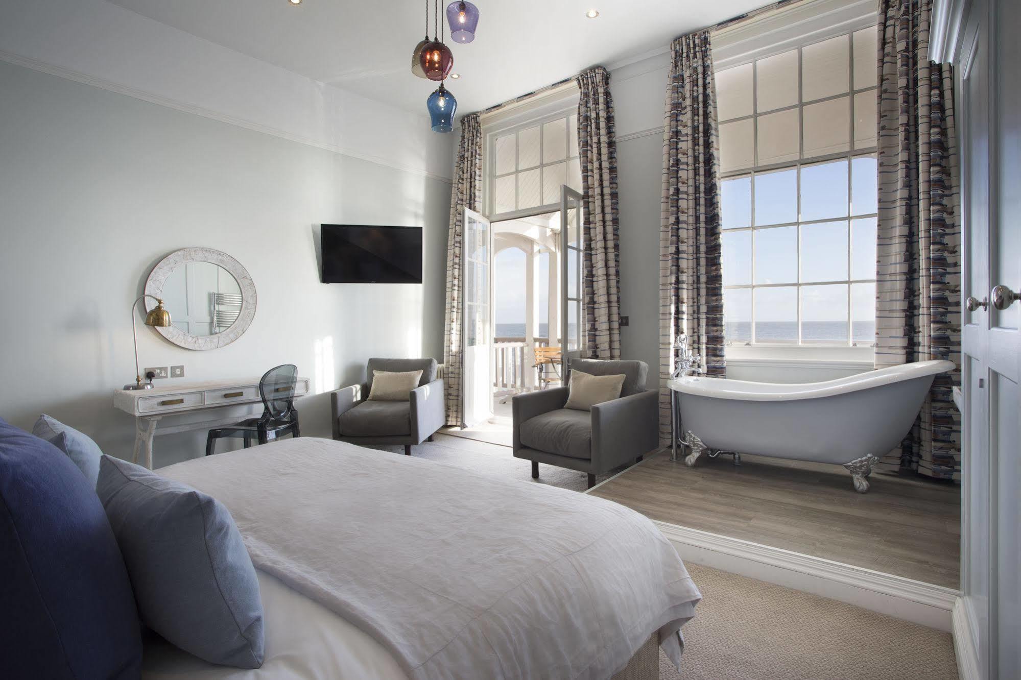 Royal Hotel Deal